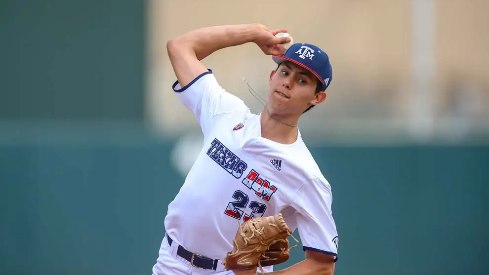 Baseball player throwing the ball