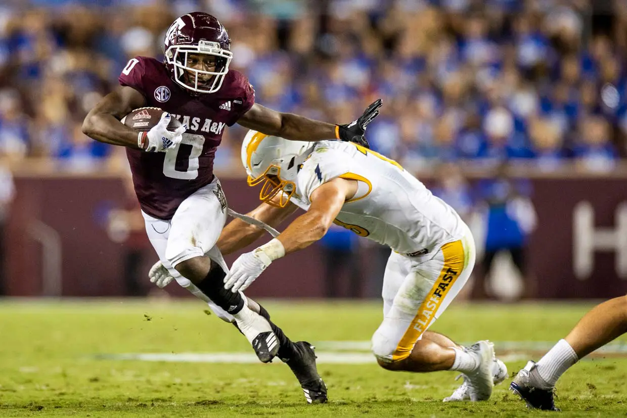 Ainias Smith playing in a football game