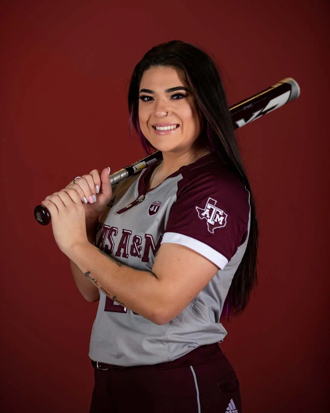 Haley Lee posing with a softball bat