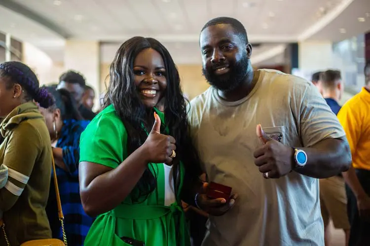 D'Andre Hardeman and his wife giving thumbs up