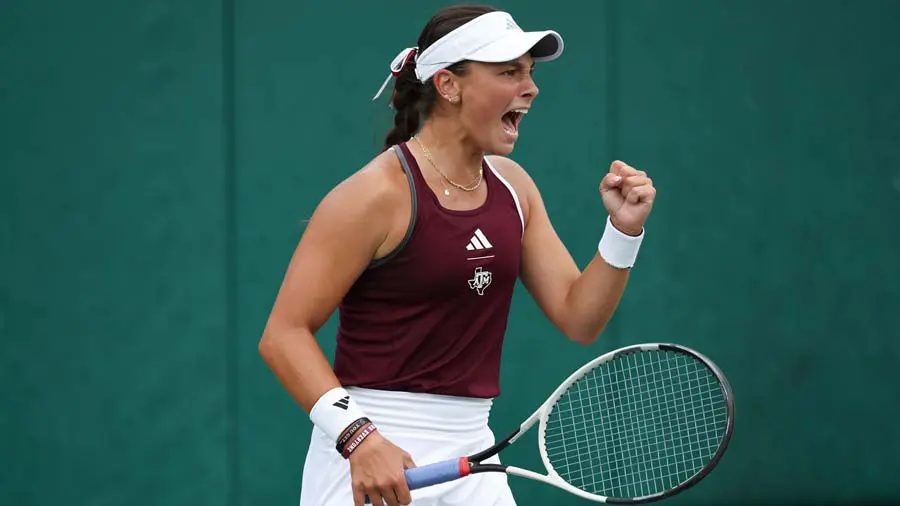tennis player pumping fist in celebration